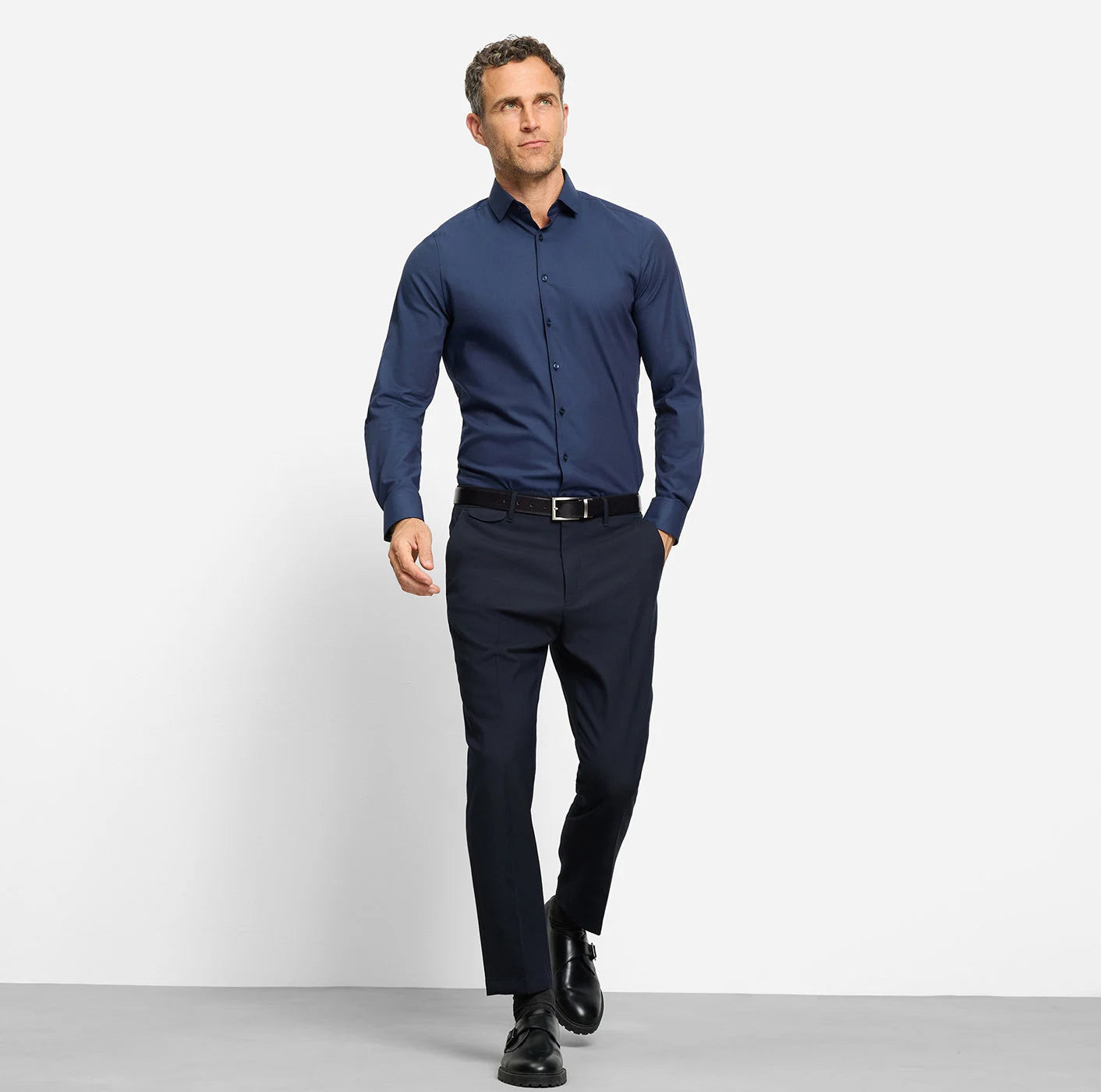 OLYMP LEVEL FIVE BODY FIT TWILL LANGARM HEMD MARINE