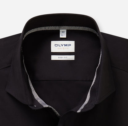 OLYMP LEVEL FIVE BODY FIT UNI LANGARM HEMD SCHWARZ MIT PATCHUNG